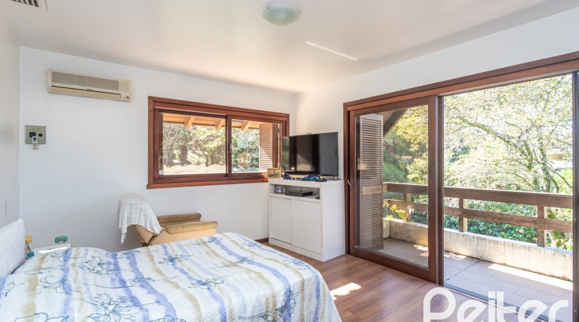 Casa em Condomínio à venda com 701m², 6 dormitórios, 2 suítes, 10 vagas, no bairro Cavalhada em PORTO ALEGRE