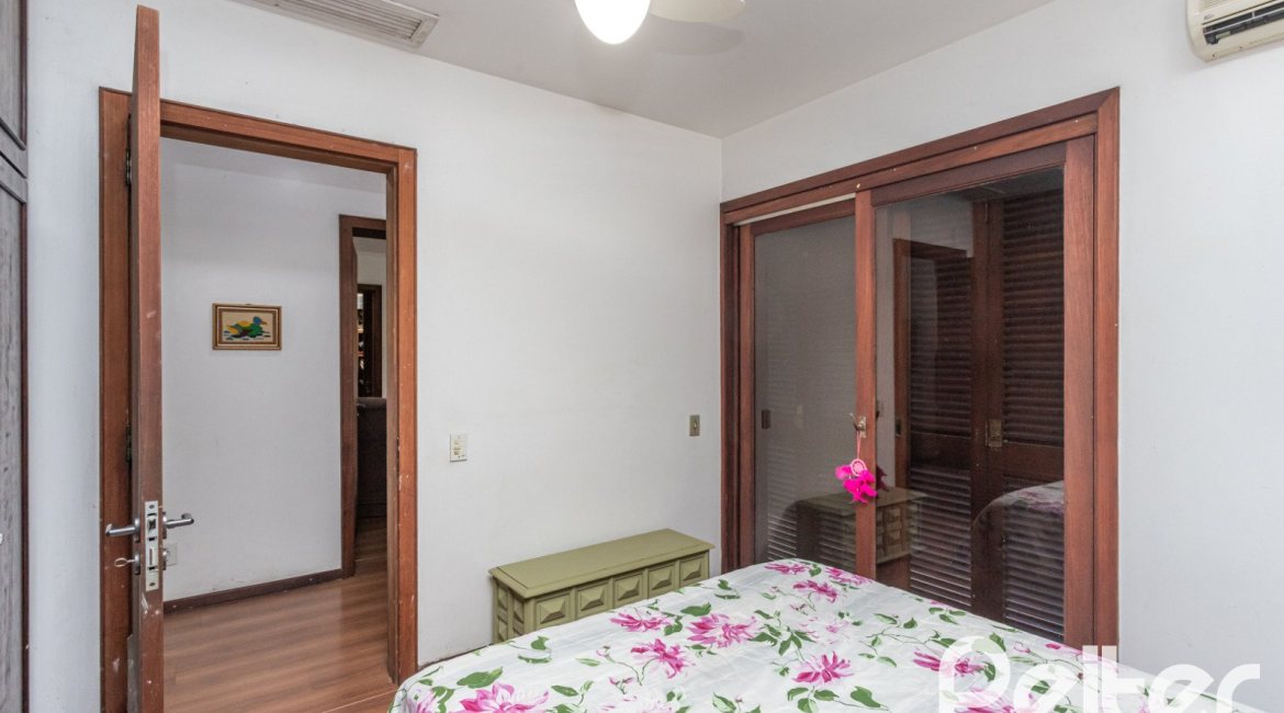 Casa em Condomínio à venda com 701m², 6 dormitórios, 2 suítes, 10 vagas, no bairro Cavalhada em PORTO ALEGRE