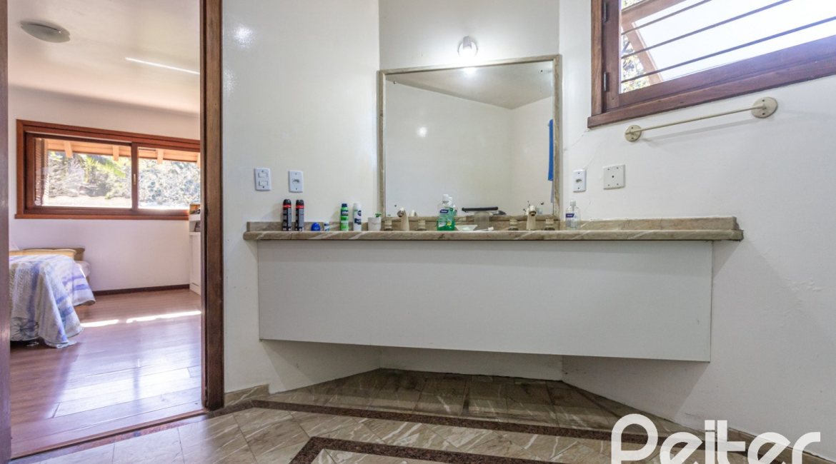 Casa em Condomínio à venda com 701m², 6 dormitórios, 2 suítes, 10 vagas, no bairro Cavalhada em PORTO ALEGRE