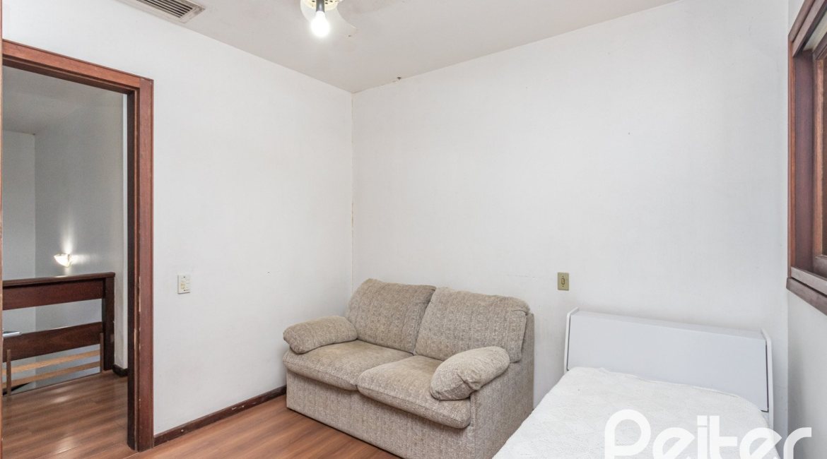 Casa em Condomínio à venda com 701m², 6 dormitórios, 2 suítes, 10 vagas, no bairro Cavalhada em PORTO ALEGRE