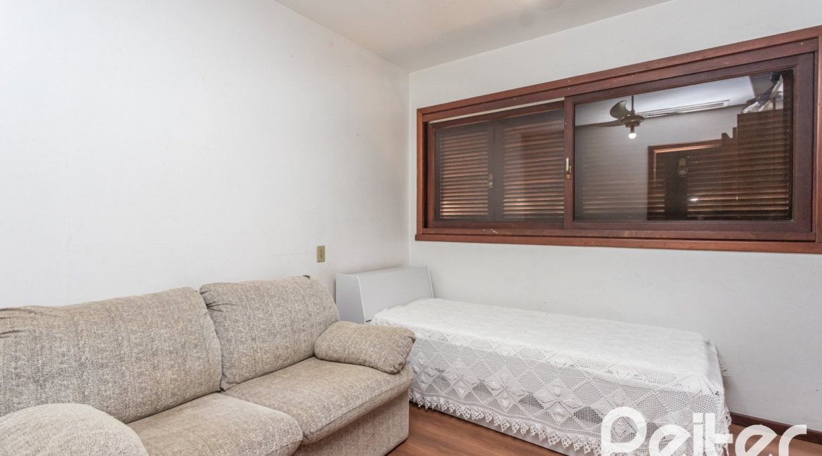 Casa em Condomínio à venda com 701m², 6 dormitórios, 2 suítes, 10 vagas, no bairro Cavalhada em PORTO ALEGRE