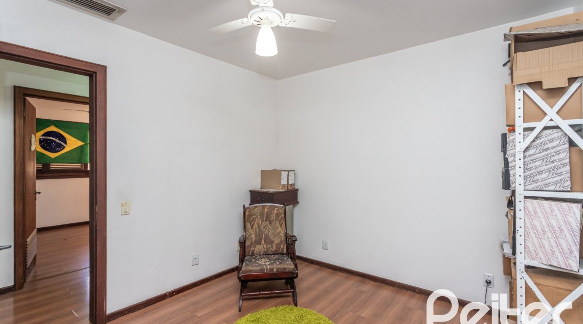 Casa em Condomínio à venda com 701m², 6 dormitórios, 2 suítes, 10 vagas, no bairro Cavalhada em PORTO ALEGRE