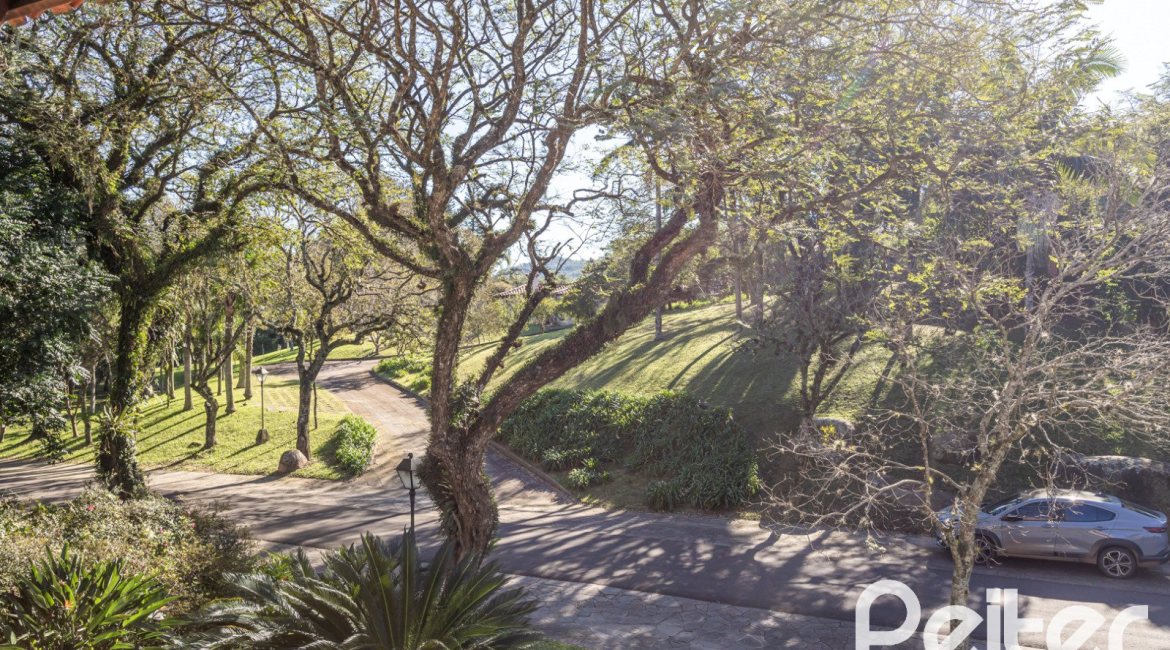 Casa em Condomínio à venda com 701m², 6 dormitórios, 2 suítes, 10 vagas, no bairro Cavalhada em PORTO ALEGRE