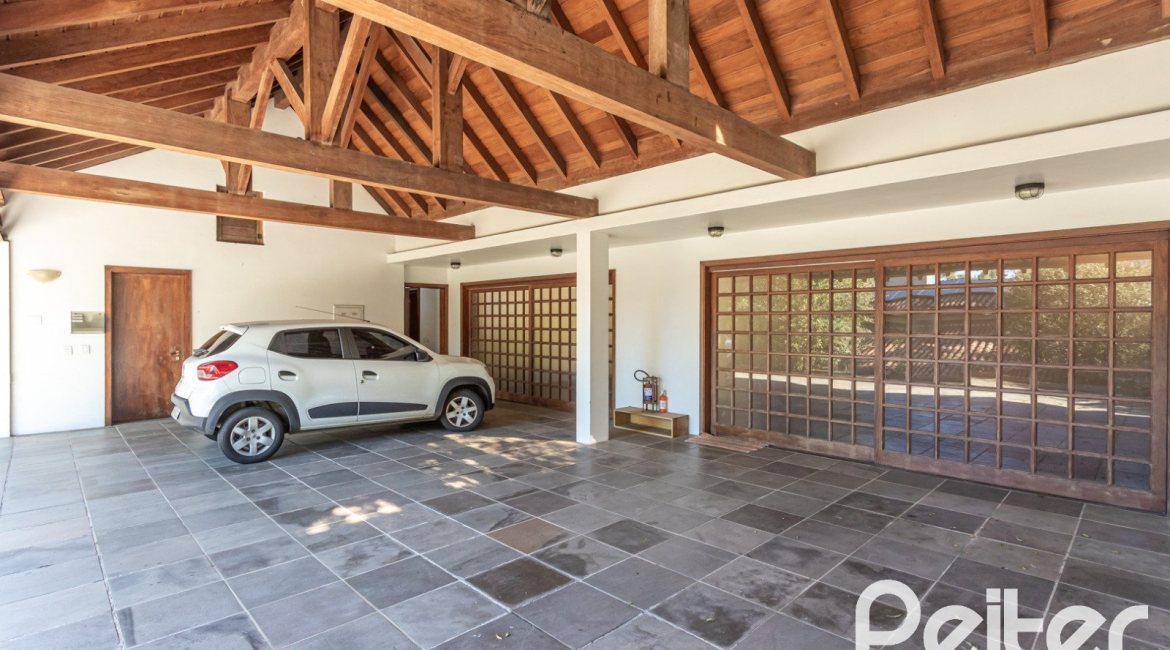 Casa em Condomínio à venda com 701m², 6 dormitórios, 2 suítes, 10 vagas, no bairro Cavalhada em PORTO ALEGRE
