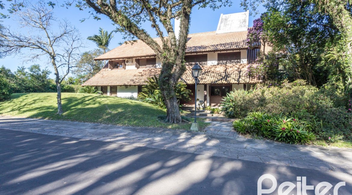 Casa em Condomínio à venda com 701m², 6 dormitórios, 2 suítes, 10 vagas, no bairro Cavalhada em PORTO ALEGRE