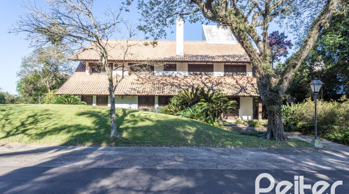 Casa em Condomínio à venda com 701m², 6 dormitórios, 2 suítes, 10 vagas, no bairro Cavalhada em PORTO ALEGRE