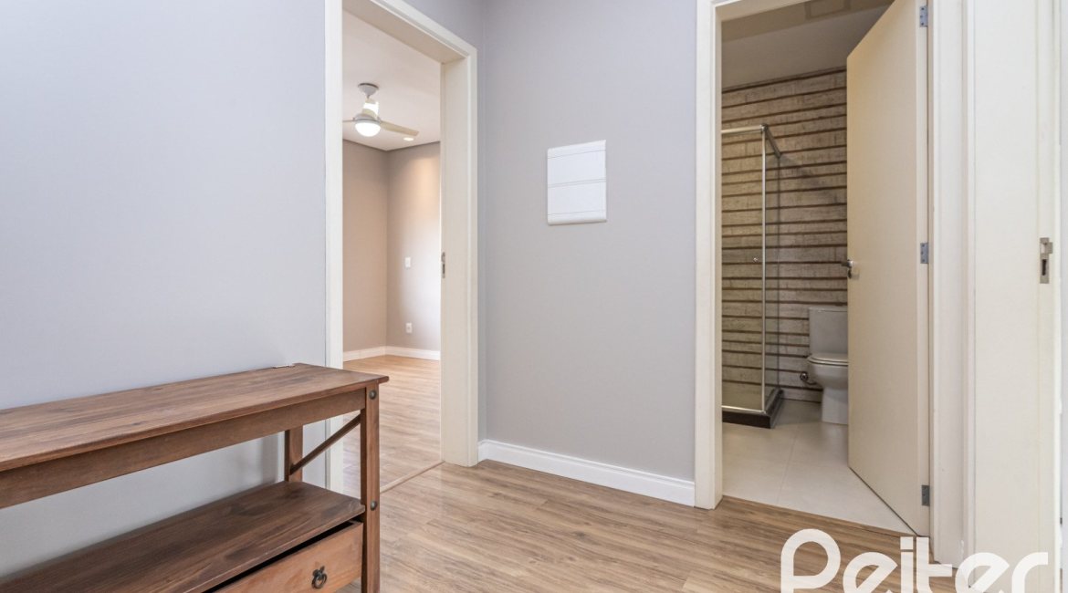 Casa em Condomínio à venda com 136m², 3 dormitórios, 1 suíte, 2 vagas, no bairro Hípica em Porto Alegre