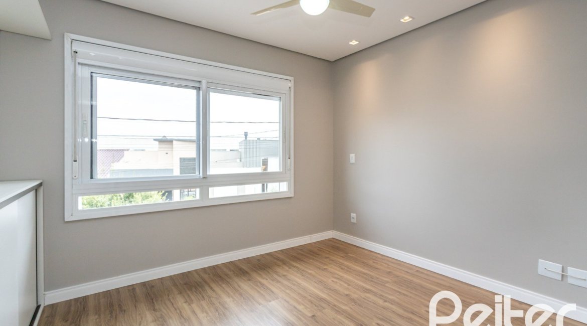 Casa em Condomínio à venda com 136m², 3 dormitórios, 1 suíte, 2 vagas, no bairro Hípica em Porto Alegre