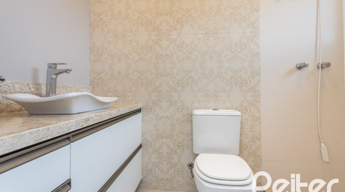 Casa em Condomínio à venda com 136m², 3 dormitórios, 1 suíte, 2 vagas, no bairro Hípica em Porto Alegre