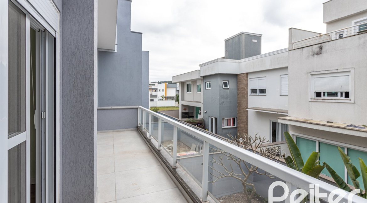 Casa em Condomínio à venda com 136m², 3 dormitórios, 1 suíte, 2 vagas, no bairro Hípica em Porto Alegre