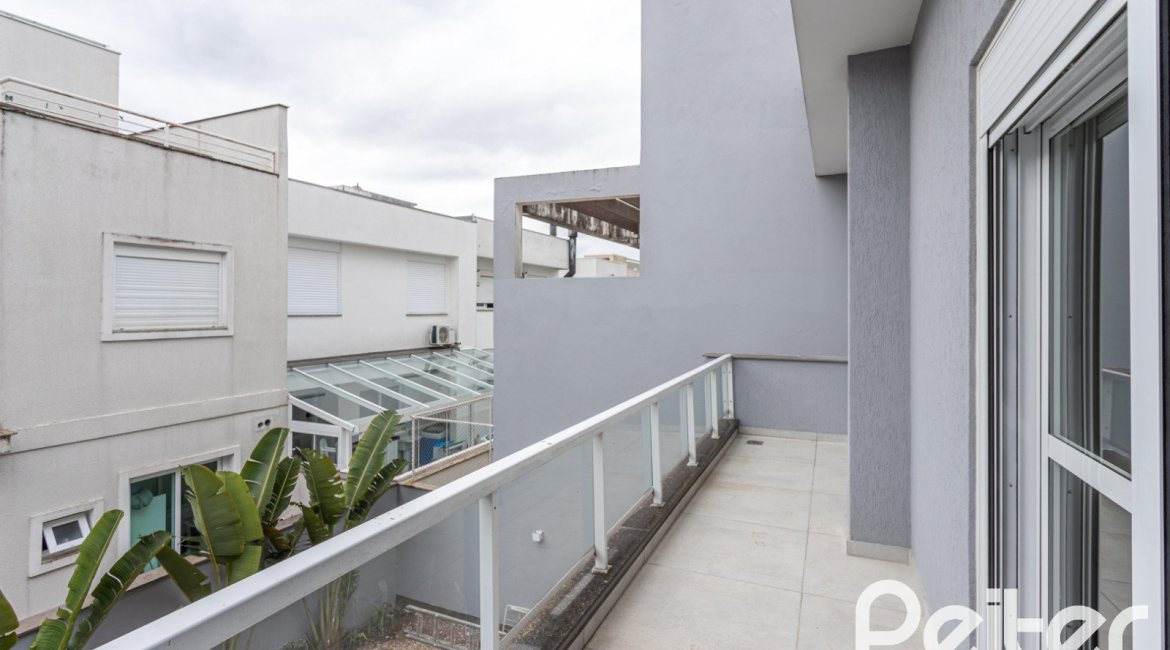 Casa em Condomínio à venda com 136m², 3 dormitórios, 1 suíte, 2 vagas, no bairro Hípica em Porto Alegre