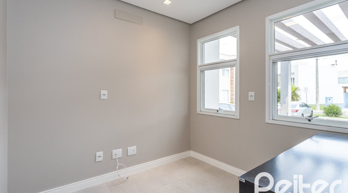 Casa em Condomínio à venda com 136m², 3 dormitórios, 1 suíte, 2 vagas, no bairro Hípica em Porto Alegre