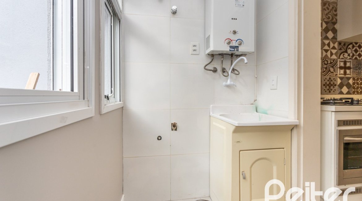 Casa em Condomínio à venda com 136m², 3 dormitórios, 1 suíte, 2 vagas, no bairro Hípica em Porto Alegre