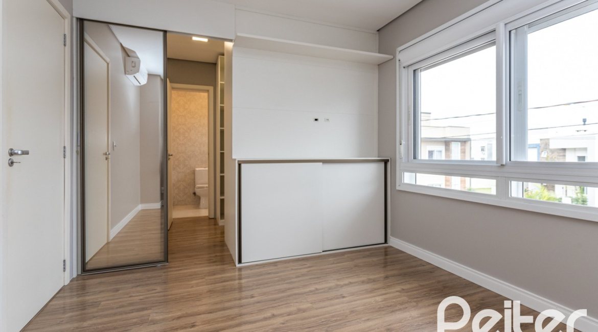 Casa em Condomínio à venda com 136m², 3 dormitórios, 1 suíte, 2 vagas, no bairro Hípica em Porto Alegre