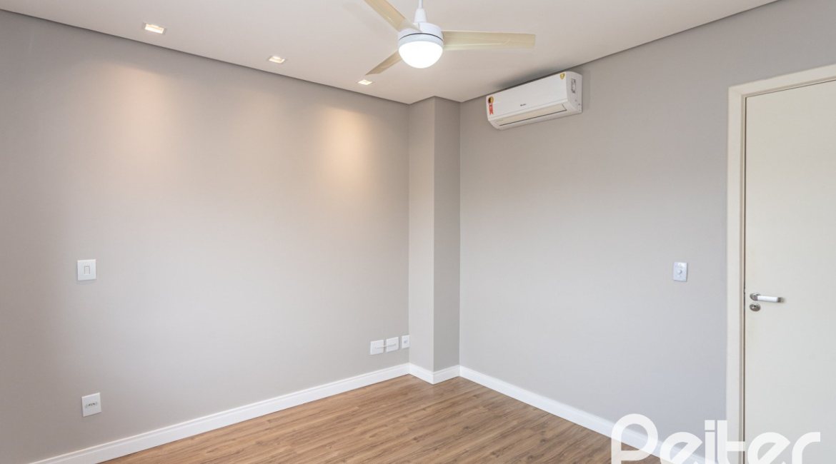 Casa em Condomínio à venda com 136m², 3 dormitórios, 1 suíte, 2 vagas, no bairro Hípica em Porto Alegre