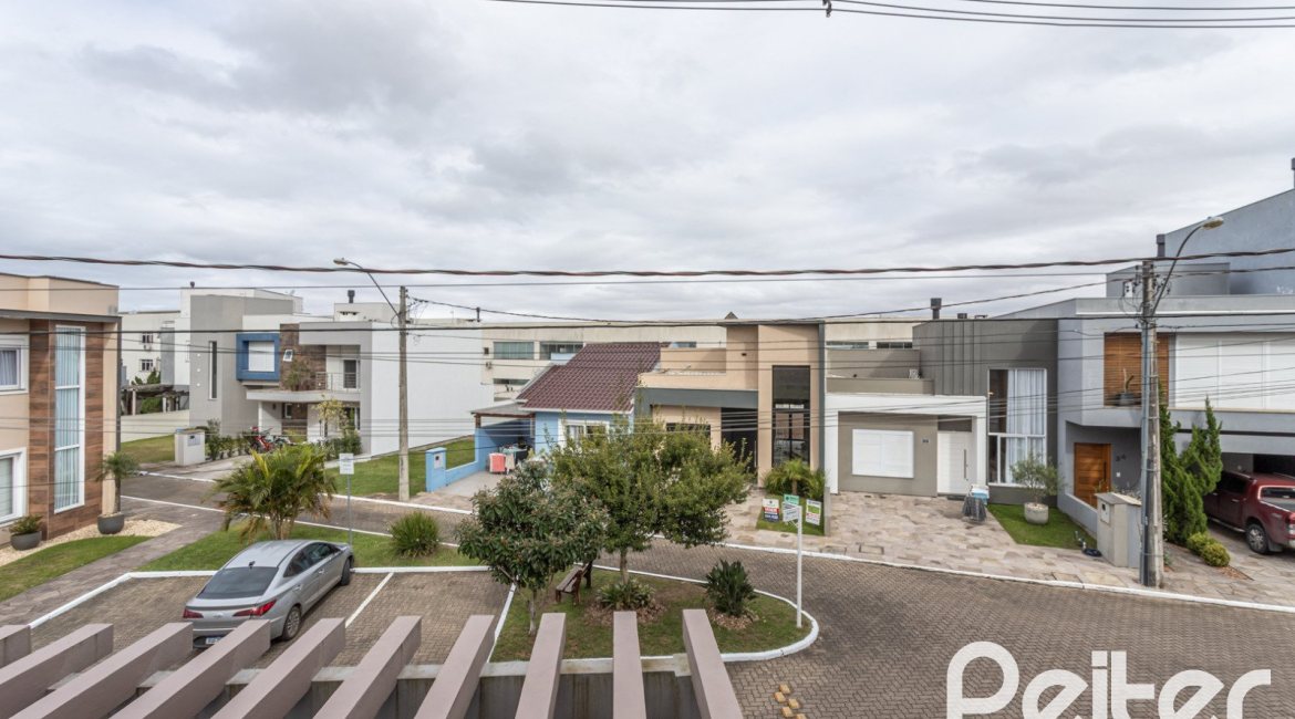 Casa em Condomínio à venda com 136m², 3 dormitórios, 1 suíte, 2 vagas, no bairro Hípica em Porto Alegre
