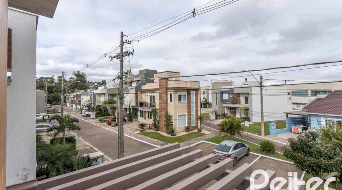 Casa em Condomínio à venda com 136m², 3 dormitórios, 1 suíte, 2 vagas, no bairro Hípica em Porto Alegre