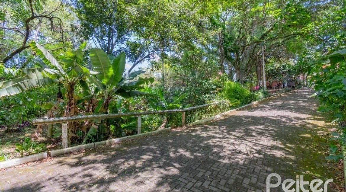 Casa em Condomínio à venda com 212m², 4 dormitórios, 1 suíte, 2 vagas, no bairro Espírito Santo em Porto Alegre