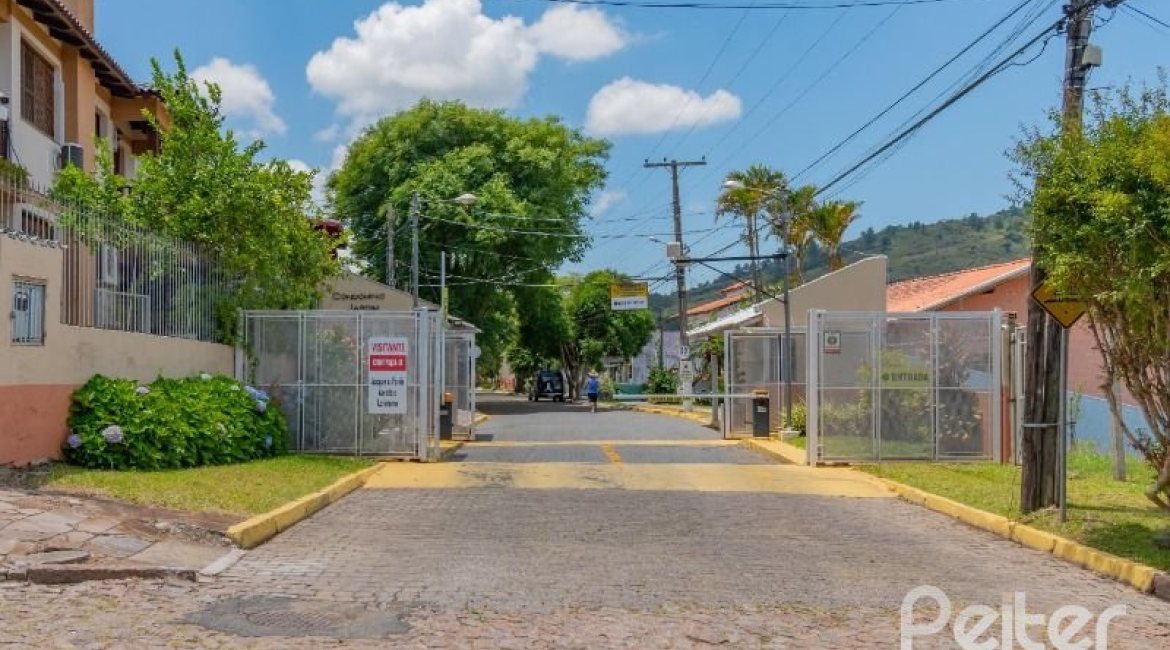 Casa em Condomínio à venda com 212m², 4 dormitórios, 1 suíte, 2 vagas, no bairro Espírito Santo em Porto Alegre