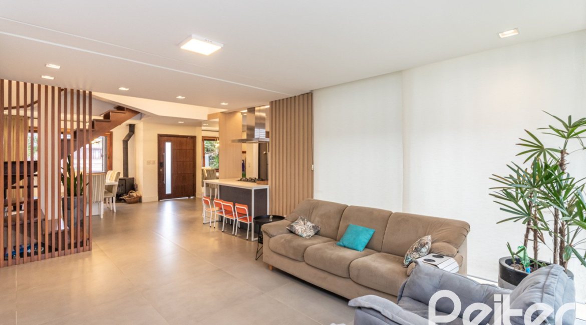 Casa em Condomínio à venda com 212m², 4 dormitórios, 1 suíte, 2 vagas, no bairro Espírito Santo em Porto Alegre