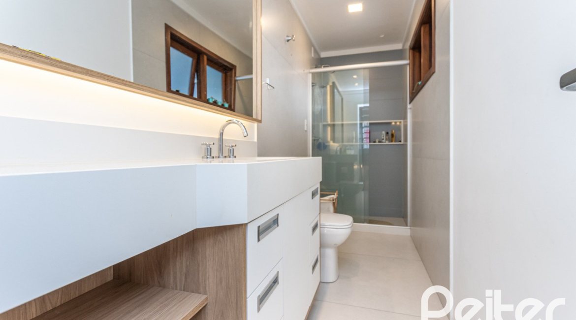 Casa em Condomínio à venda com 212m², 4 dormitórios, 1 suíte, 2 vagas, no bairro Espírito Santo em Porto Alegre