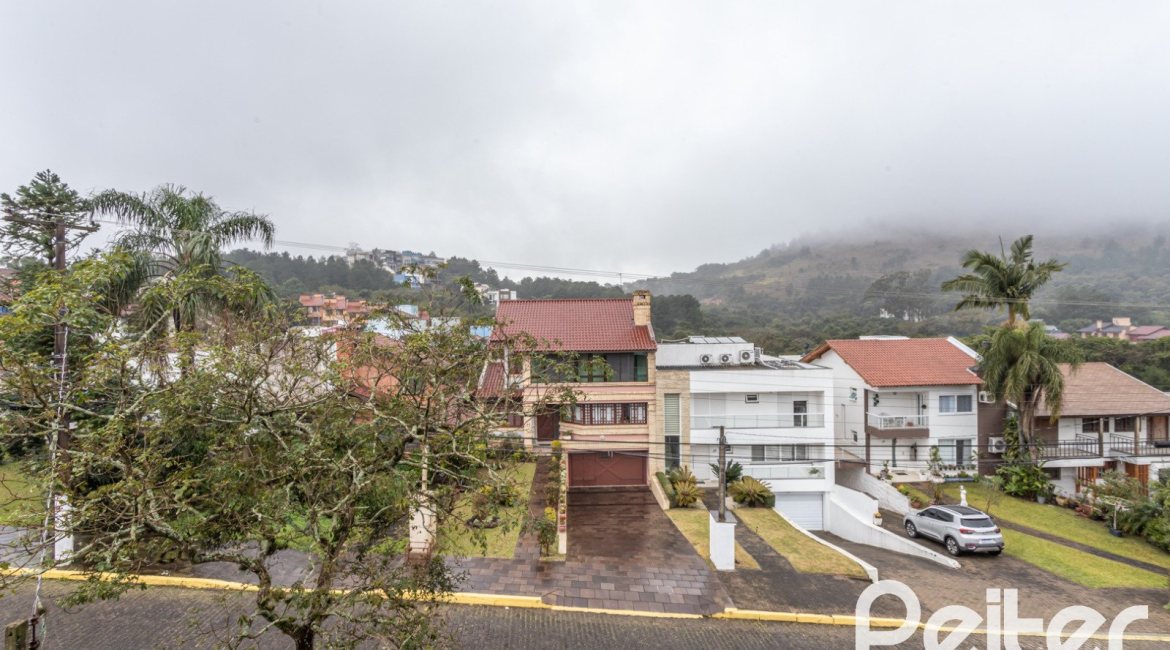 Casa em Condomínio à venda com 212m², 4 dormitórios, 1 suíte, 2 vagas, no bairro Espírito Santo em Porto Alegre