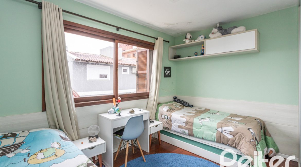 Casa em Condomínio à venda com 212m², 4 dormitórios, 1 suíte, 2 vagas, no bairro Espírito Santo em Porto Alegre