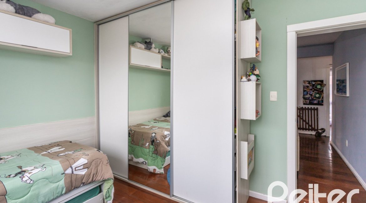 Casa em Condomínio à venda com 212m², 4 dormitórios, 1 suíte, 2 vagas, no bairro Espírito Santo em Porto Alegre