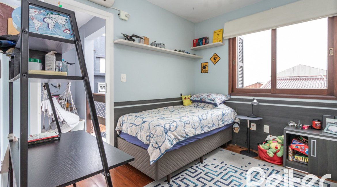 Casa em Condomínio à venda com 212m², 4 dormitórios, 1 suíte, 2 vagas, no bairro Espírito Santo em Porto Alegre