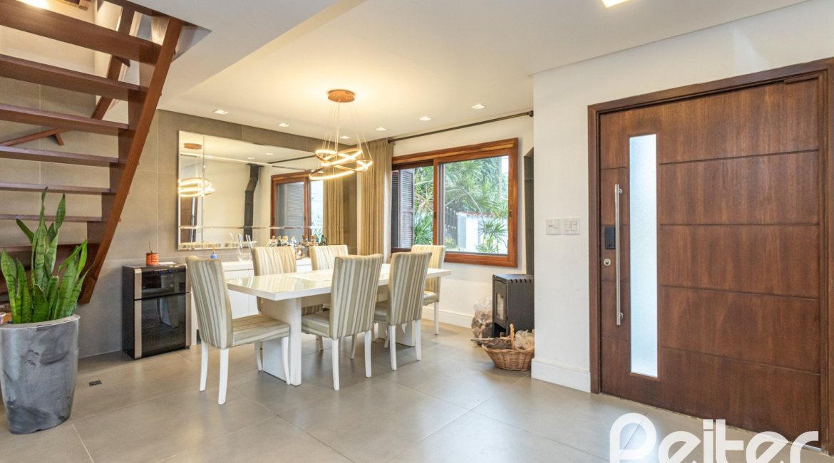 Casa em Condomínio à venda com 212m², 4 dormitórios, 1 suíte, 2 vagas, no bairro Espírito Santo em Porto Alegre