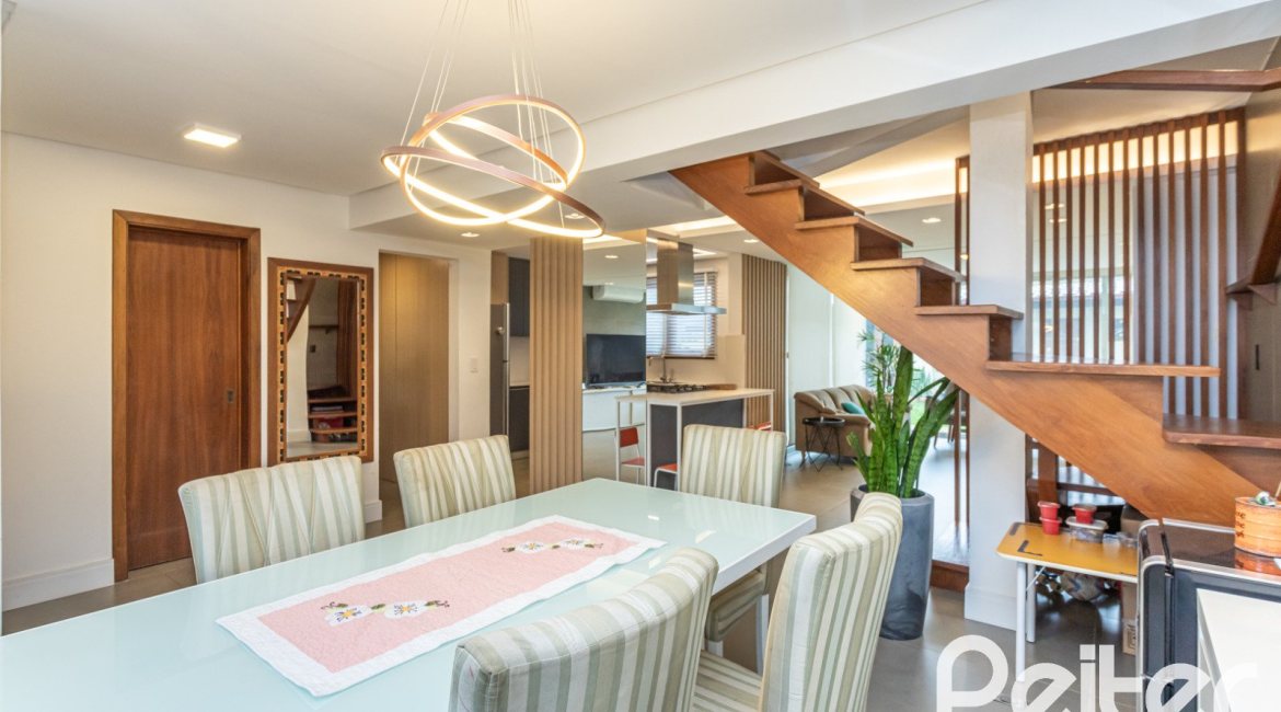 Casa em Condomínio à venda com 212m², 4 dormitórios, 1 suíte, 2 vagas, no bairro Espírito Santo em Porto Alegre