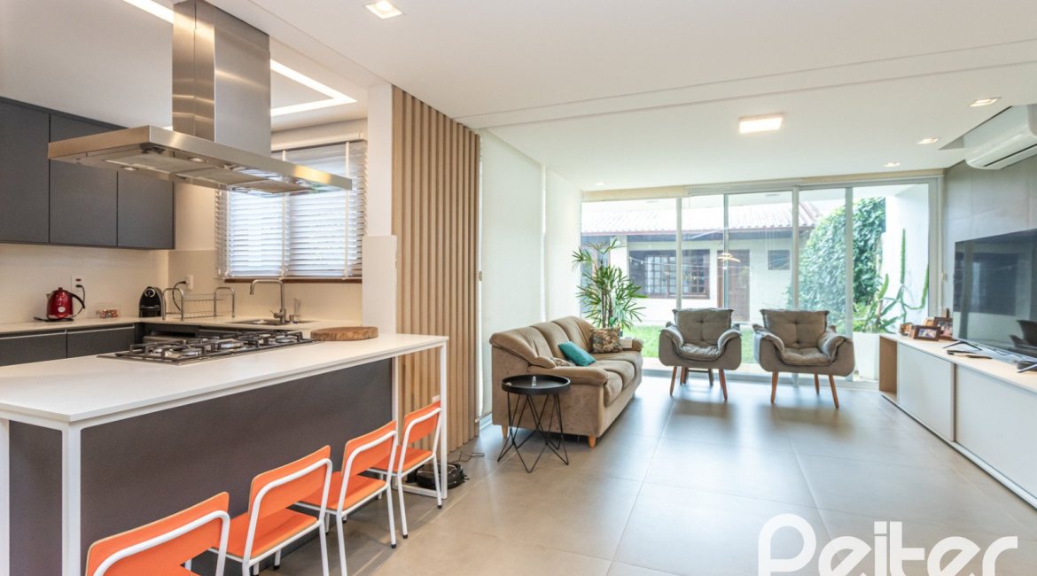 Casa em Condomínio à venda com 212m², 4 dormitórios, 1 suíte, 2 vagas, no bairro Espírito Santo em Porto Alegre