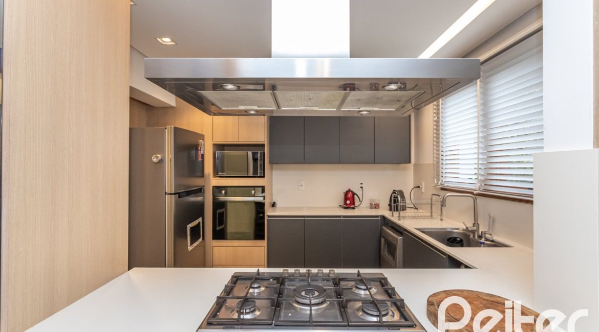 Casa em Condomínio à venda com 212m², 4 dormitórios, 1 suíte, 2 vagas, no bairro Espírito Santo em Porto Alegre