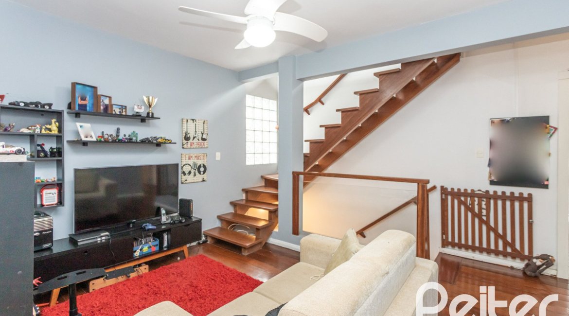 Casa em Condomínio à venda com 212m², 4 dormitórios, 1 suíte, 2 vagas, no bairro Espírito Santo em Porto Alegre