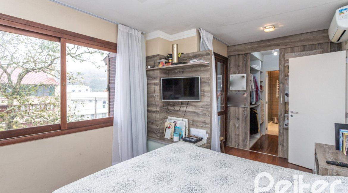 Casa em Condomínio à venda com 212m², 4 dormitórios, 1 suíte, 2 vagas, no bairro Espírito Santo em Porto Alegre