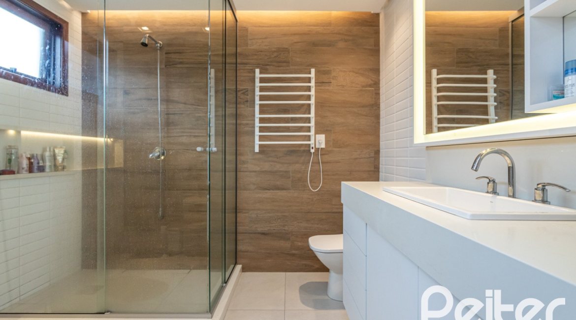 Casa em Condomínio à venda com 212m², 4 dormitórios, 1 suíte, 2 vagas, no bairro Espírito Santo em Porto Alegre