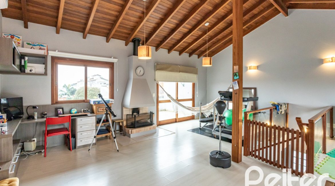 Casa em Condomínio à venda com 212m², 4 dormitórios, 1 suíte, 2 vagas, no bairro Espírito Santo em Porto Alegre