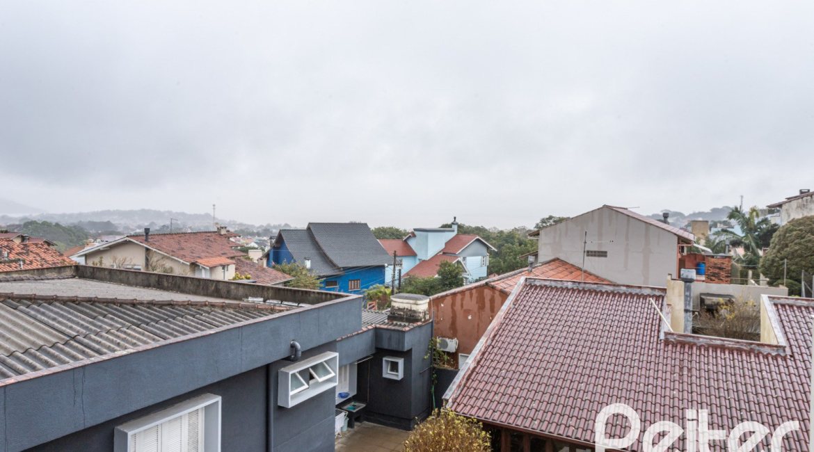 Casa em Condomínio à venda com 212m², 4 dormitórios, 1 suíte, 2 vagas, no bairro Espírito Santo em Porto Alegre