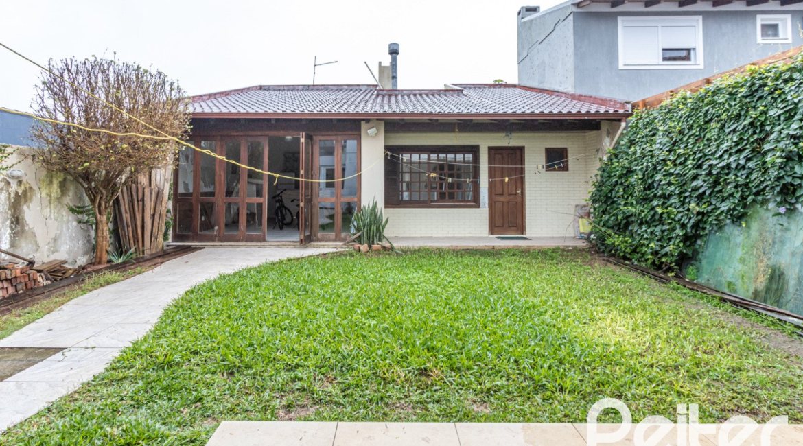 Casa em Condomínio à venda com 212m², 4 dormitórios, 1 suíte, 2 vagas, no bairro Espírito Santo em Porto Alegre