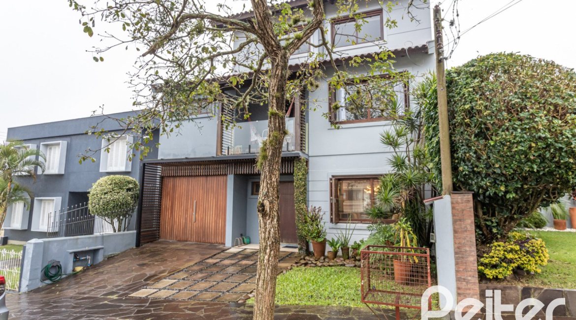 Casa em Condomínio à venda com 212m², 4 dormitórios, 1 suíte, 2 vagas, no bairro Espírito Santo em Porto Alegre