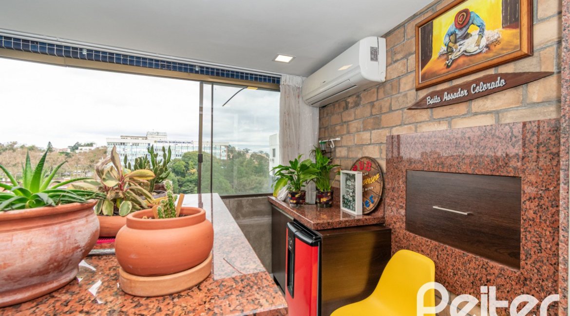 Apartamento à venda com 100m², 3 dormitórios, 1 suíte, 1 vaga, no bairro Cristal em PORTO ALEGRE