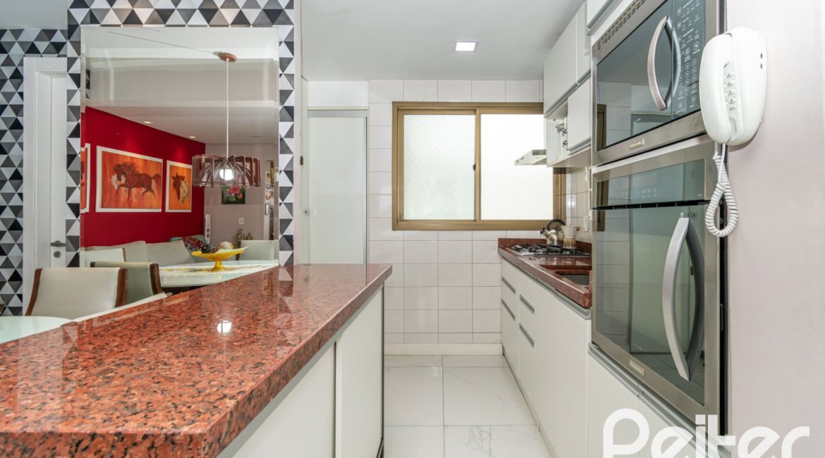 Apartamento à venda com 100m², 3 dormitórios, 1 suíte, 1 vaga, no bairro Cristal em PORTO ALEGRE