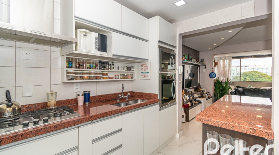 Apartamento à venda com 100m², 3 dormitórios, 1 suíte, 1 vaga, no bairro Cristal em PORTO ALEGRE