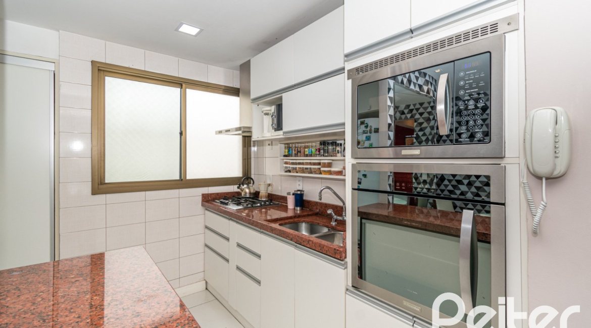 Apartamento à venda com 100m², 3 dormitórios, 1 suíte, 1 vaga, no bairro Cristal em PORTO ALEGRE