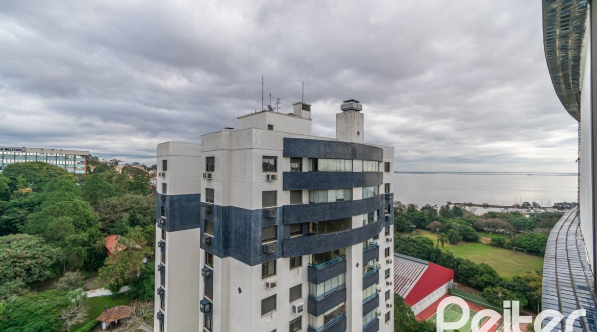 Apartamento à venda com 100m², 3 dormitórios, 1 suíte, 1 vaga, no bairro Cristal em PORTO ALEGRE