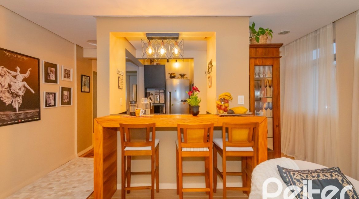 Apartamento à venda com 59m², 2 dormitórios, 1 suíte, 1 vaga, no bairro Cristal em Porto Alegre