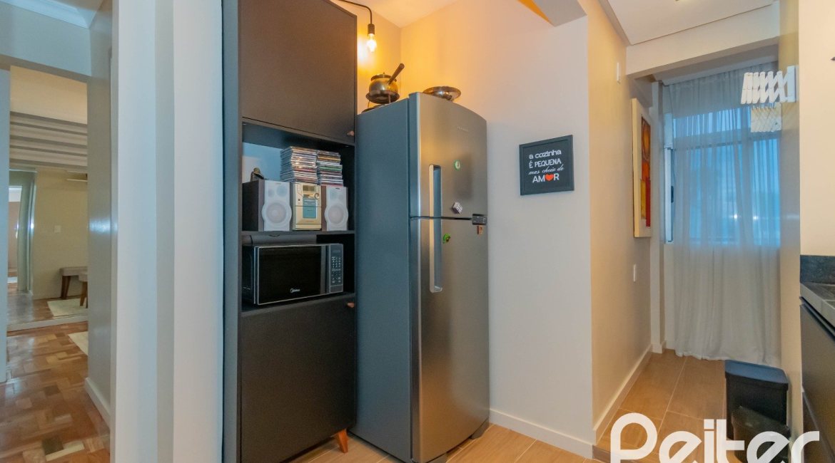 Apartamento à venda com 59m², 2 dormitórios, 1 suíte, 1 vaga, no bairro Cristal em Porto Alegre