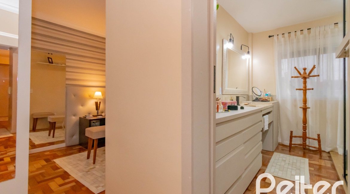 Apartamento à venda com 59m², 2 dormitórios, 1 suíte, 1 vaga, no bairro Cristal em Porto Alegre