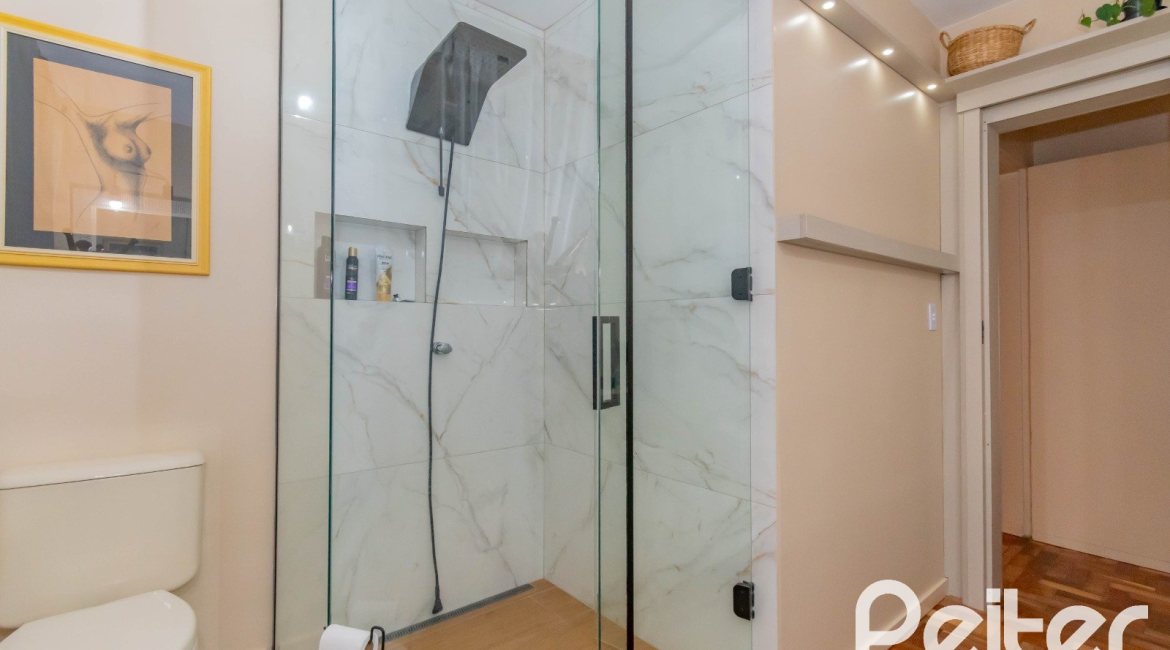 Apartamento à venda com 59m², 2 dormitórios, 1 suíte, 1 vaga, no bairro Cristal em Porto Alegre