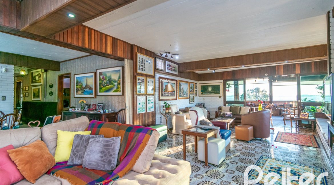 Casa à venda com 650m², 5 dormitórios, 5 suítes, 5 vagas, no bairro Vila Assunção em Porto Alegre